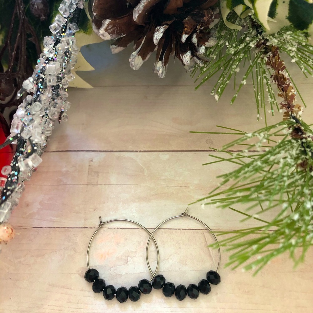 NWT Silver lightweight hoop earrings w/ black bead